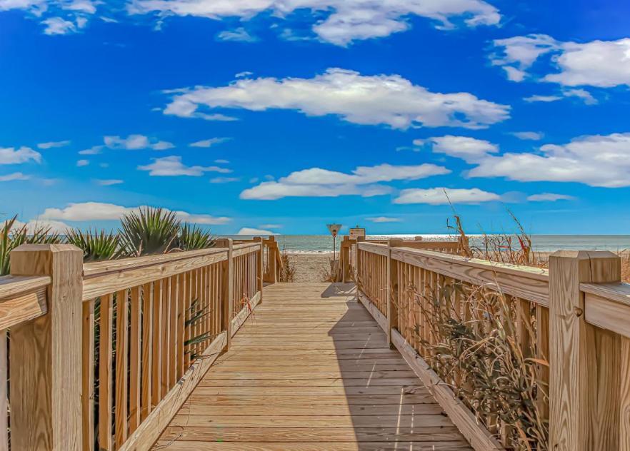 Updated Ocean Front Queen Suite- Sea Mist 20505 Myrtle Beach