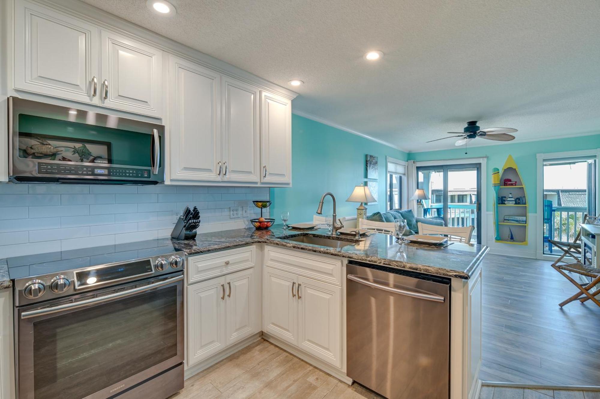 Myrtle Access And Amenities! Apartment