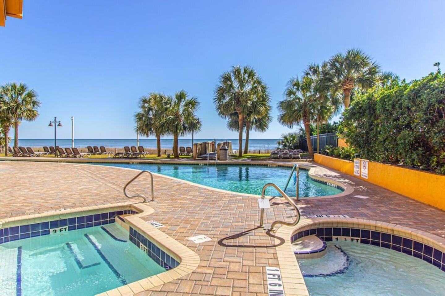 Holiday home Updated Oceanfront With Amazing Views *