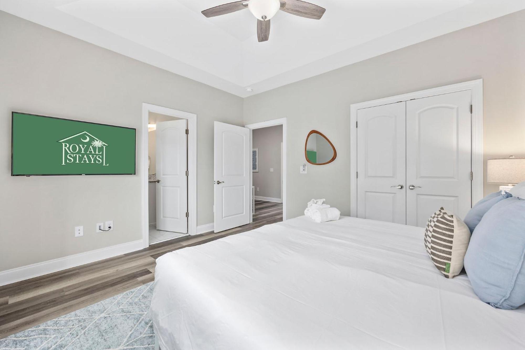 Pier View - Spacious Sleeps 8 - Pet Friendly *