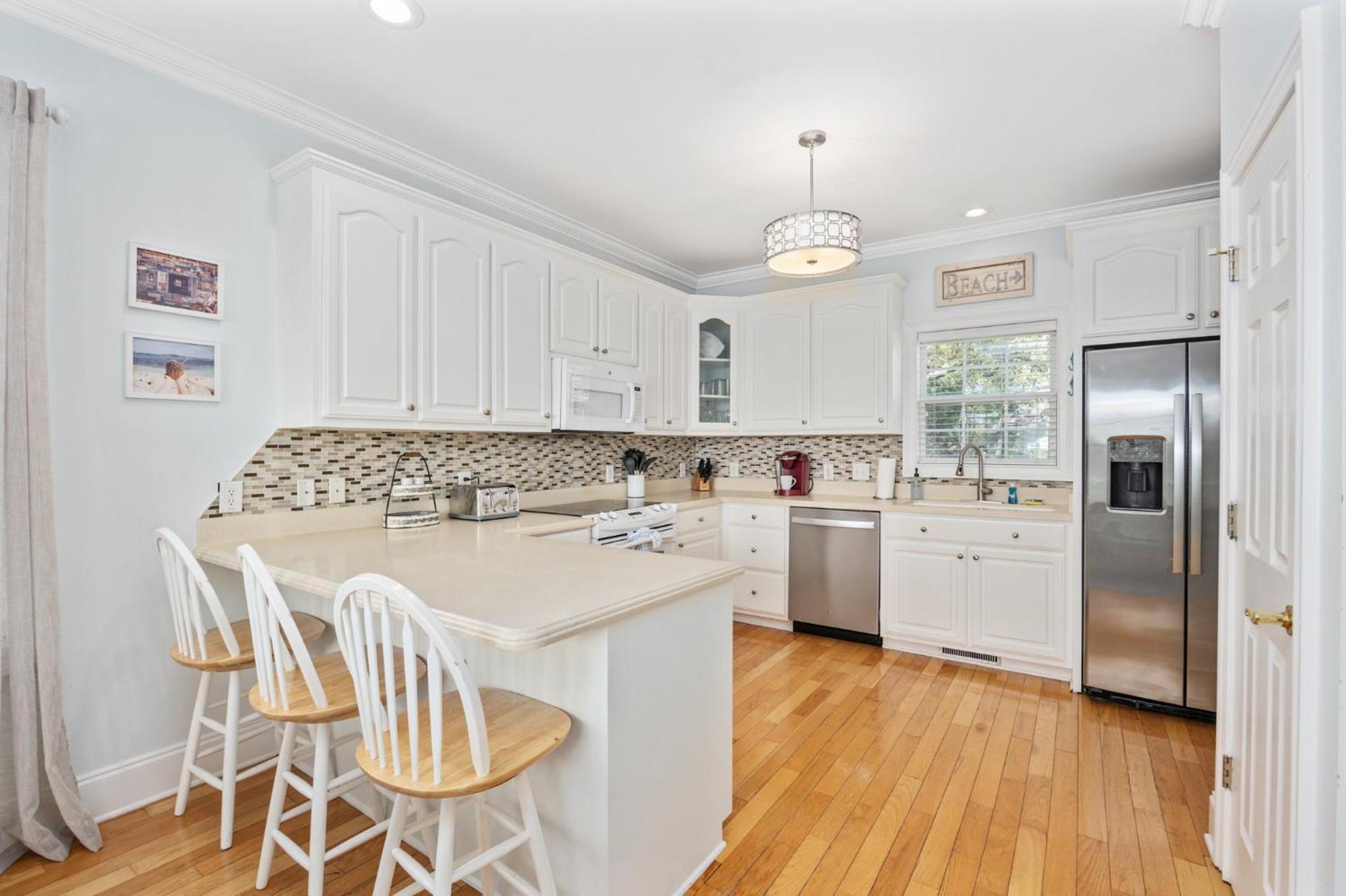 Villa New Listing, 2min Walk To Beach, Single Family Home, Pet Friendly, Hottub, Smart Tv, Sleeps 10, Private Backyard Myrtle Beach