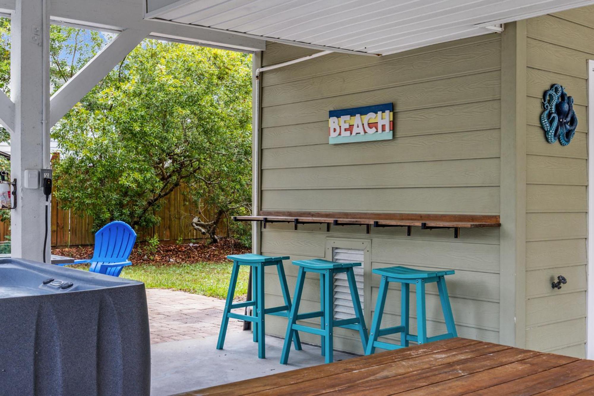 New Listing, 2min Walk To Beach, Single Family Home, Pet Friendly, Hottub, Smart Tv, Sleeps 10, Private Backyard *