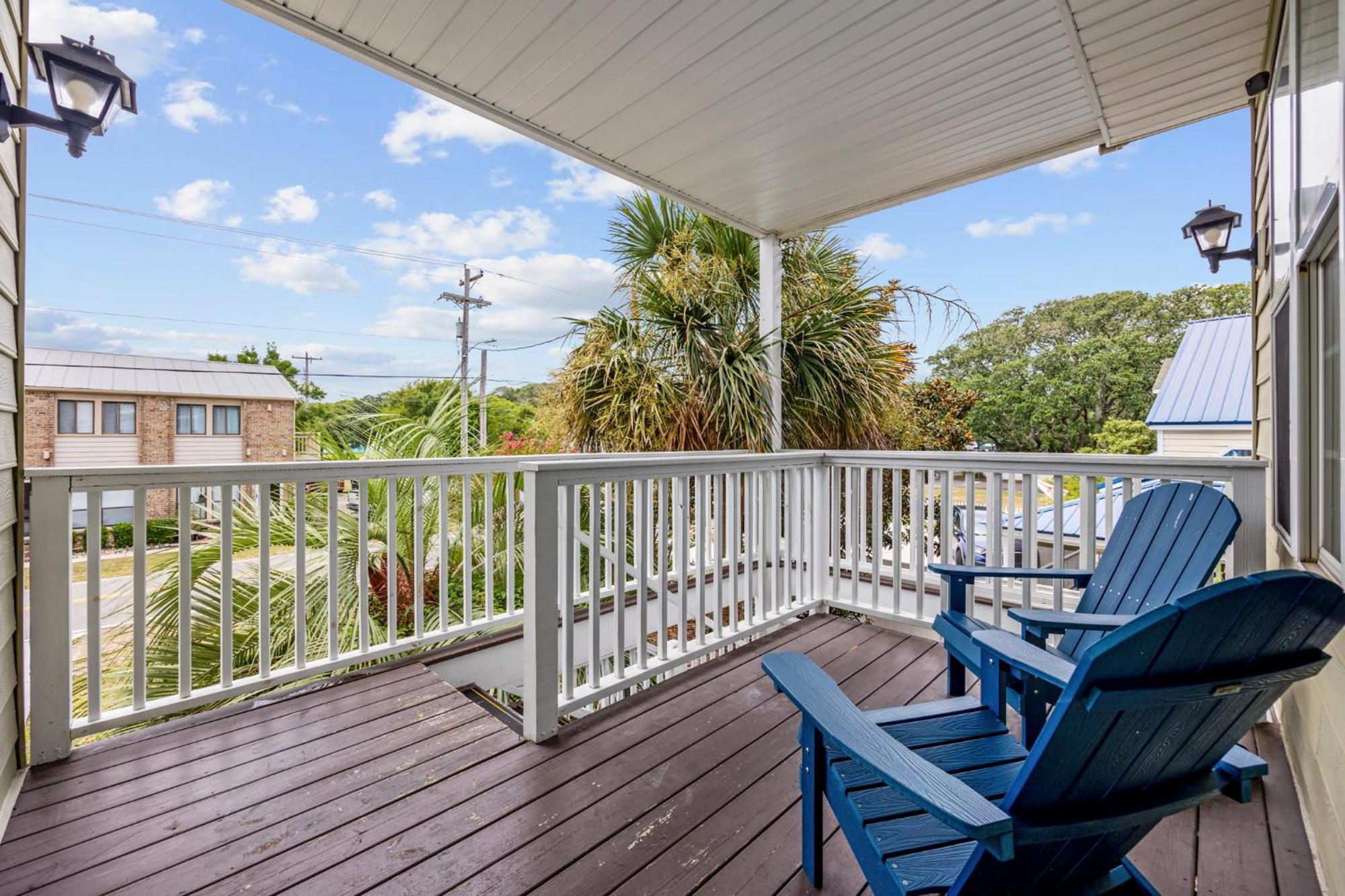 New Listing, 2min Walk To Beach, Single Family Home, Pet Friendly, Hottub, Smart Tv, Sleeps 10, Private Backyard Myrtle Beach