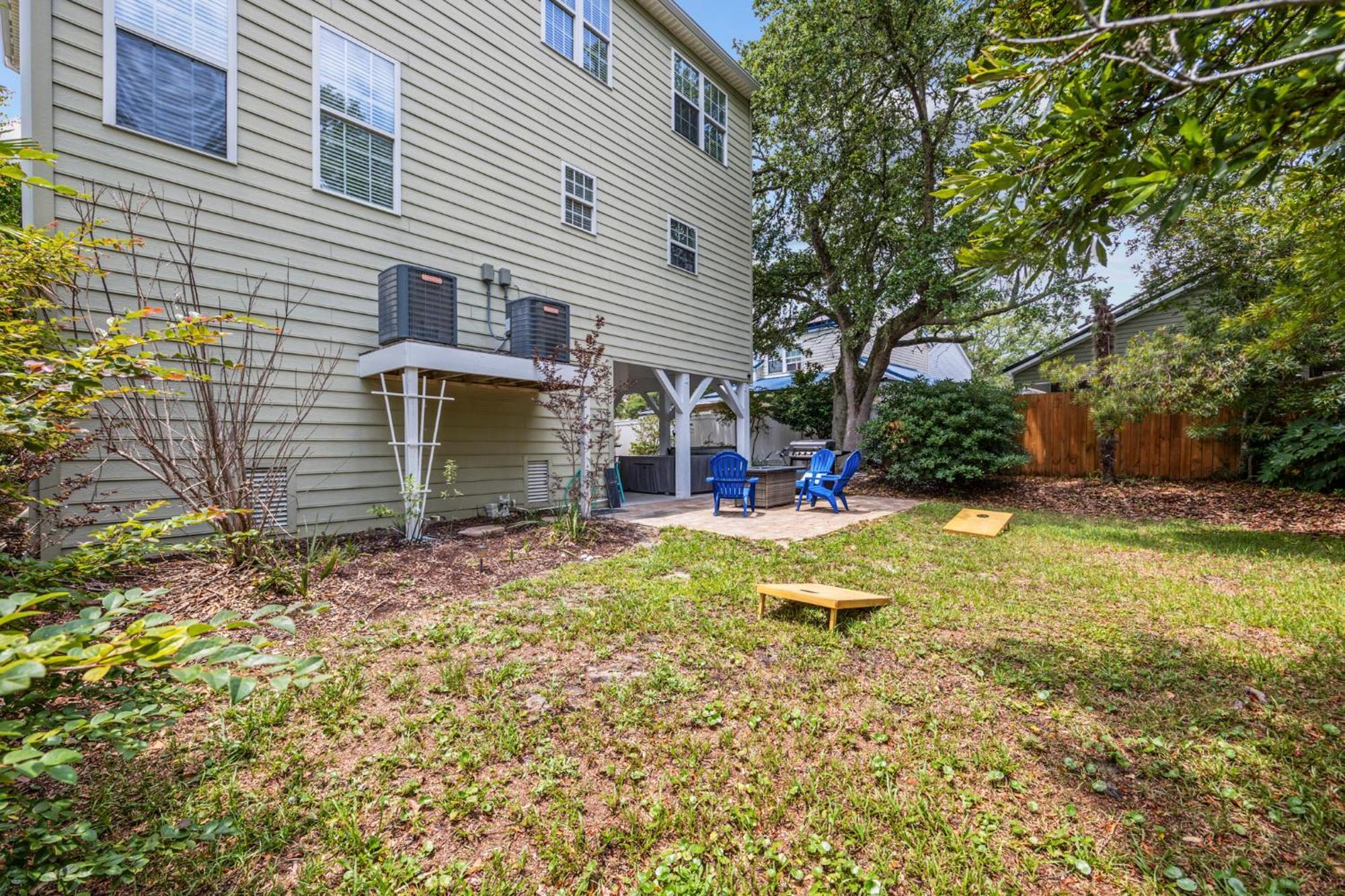 New Listing, 2min Walk To Beach, Single Family Home, Pet Friendly, Hottub, Smart Tv, Sleeps 10, Private Backyard * Myrtle Beach