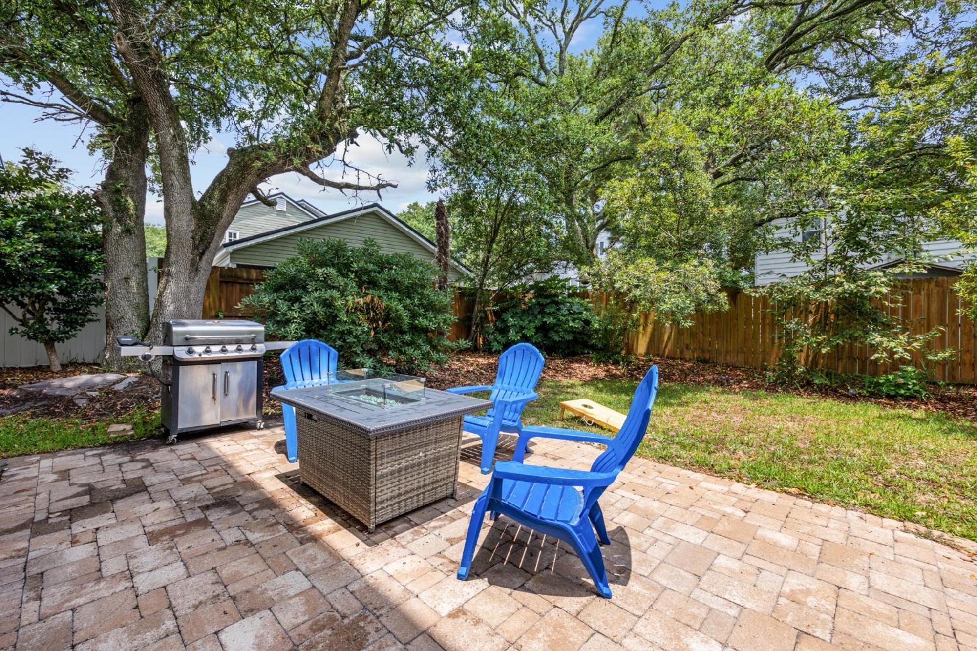 New Listing, 2min Walk To Beach, Single Family Home, Pet Friendly, Hottub, Smart Tv, Sleeps 10, Private Backyard Villa