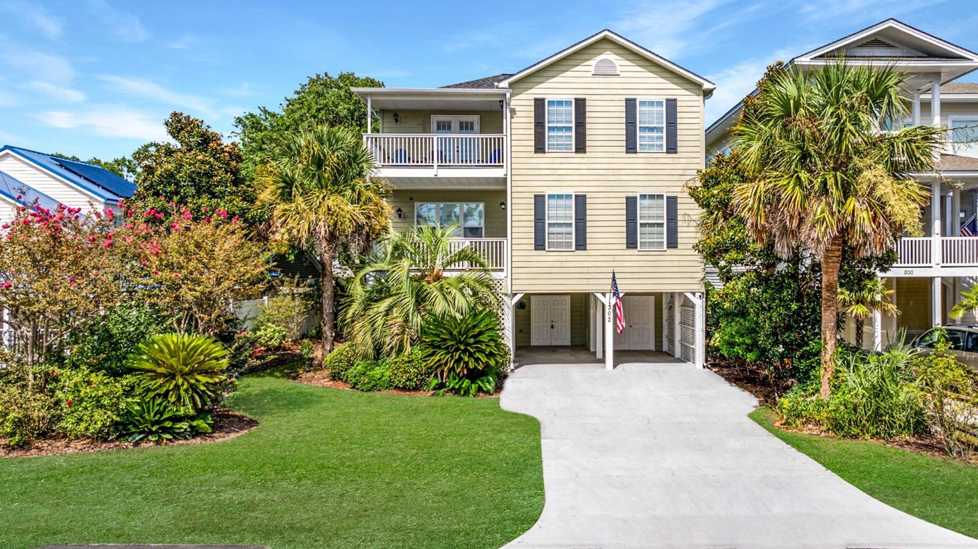New Listing, 2min Walk To Beach, Single Family Home, Pet Friendly, Hottub, Smart Tv, Sleeps 10, Private Backyard *