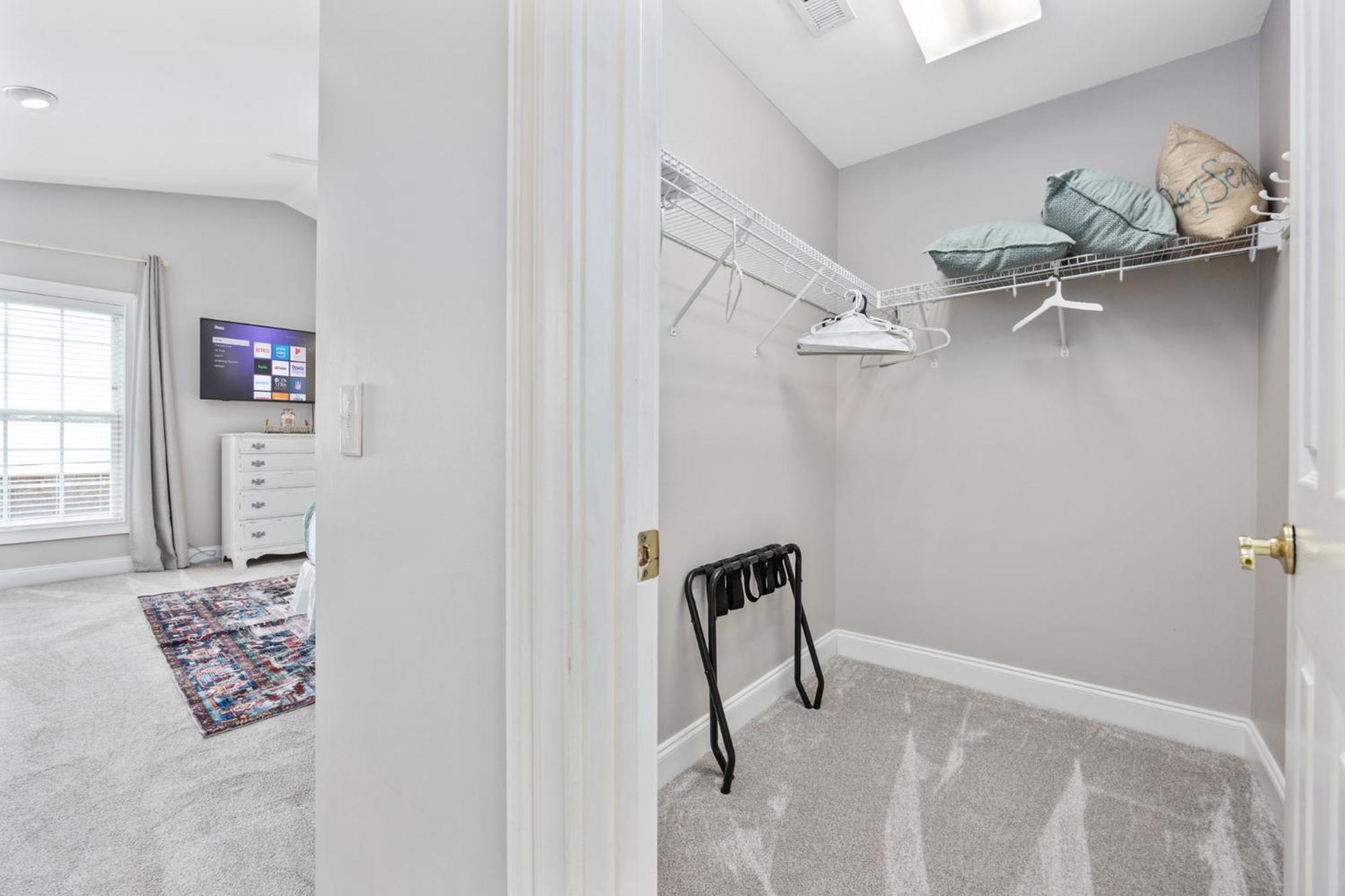 New Listing, 2min Walk To Beach, Single Family Home, Pet Friendly, Hottub, Smart Tv, Sleeps 10, Private Backyard