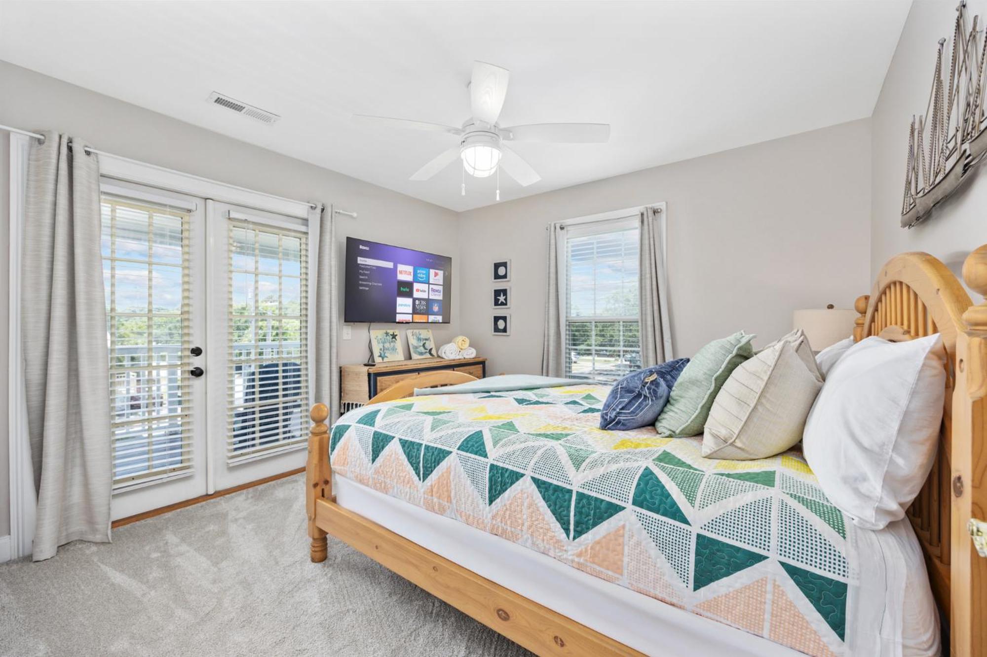 New Listing, 2min Walk To Beach, Single Family Home, Pet Friendly, Hottub, Smart Tv, Sleeps 10, Private Backyard *