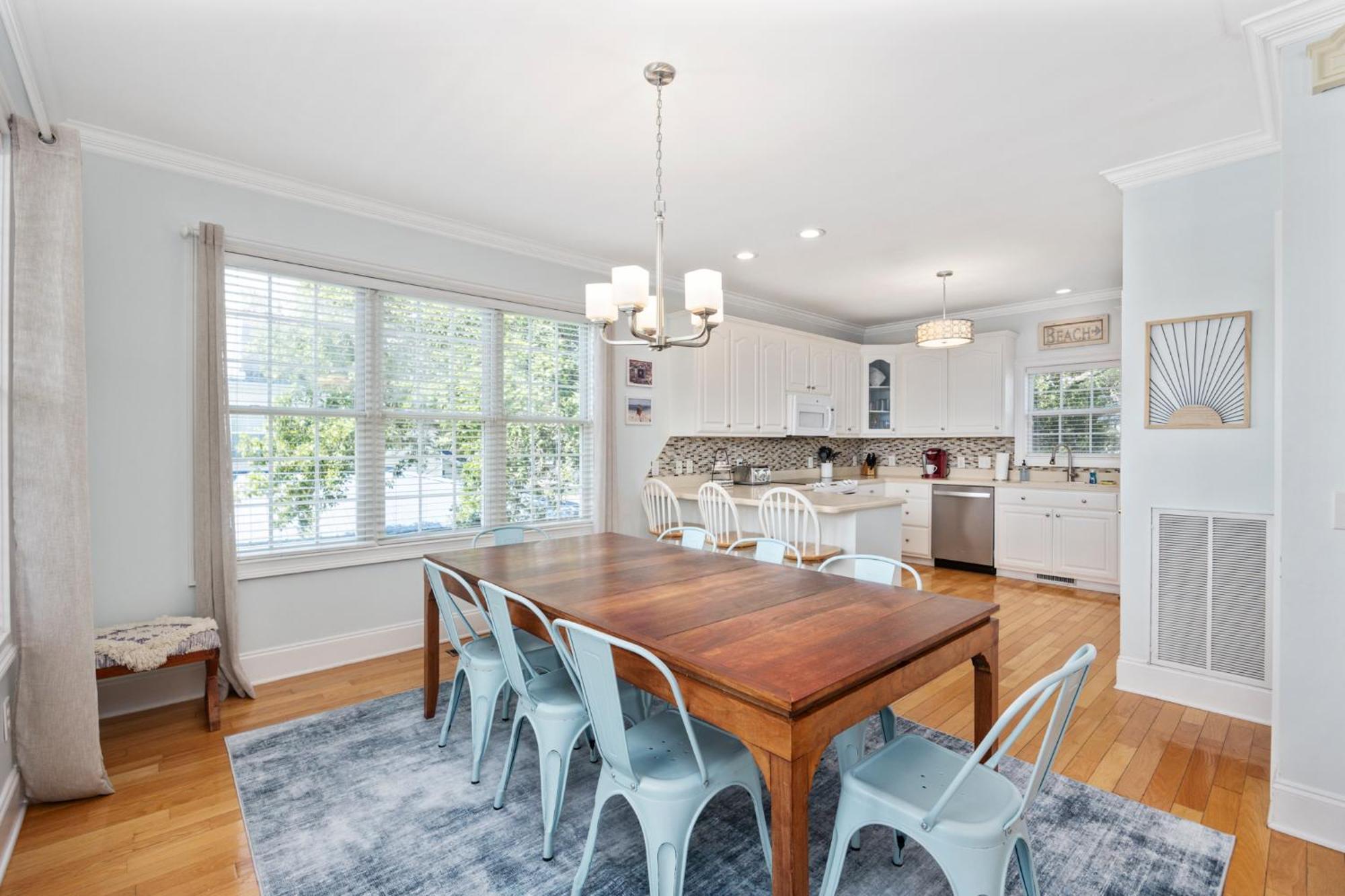 Villa New Listing, 2min Walk To Beach, Single Family Home, Pet Friendly, Hottub, Smart Tv, Sleeps 10, Private Backyard *