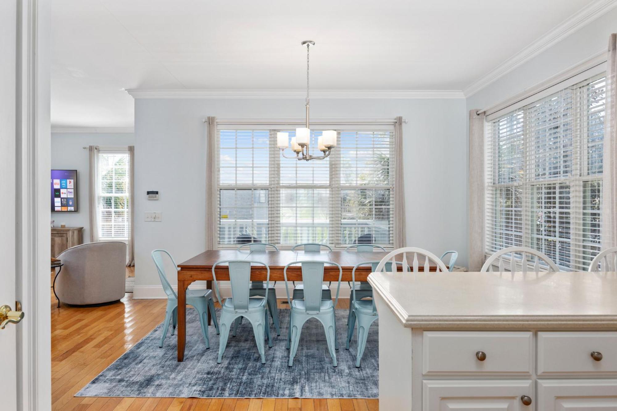 Villa New Listing, 2min Walk To Beach, Single Family Home, Pet Friendly, Hottub, Smart Tv, Sleeps 10, Private Backyard