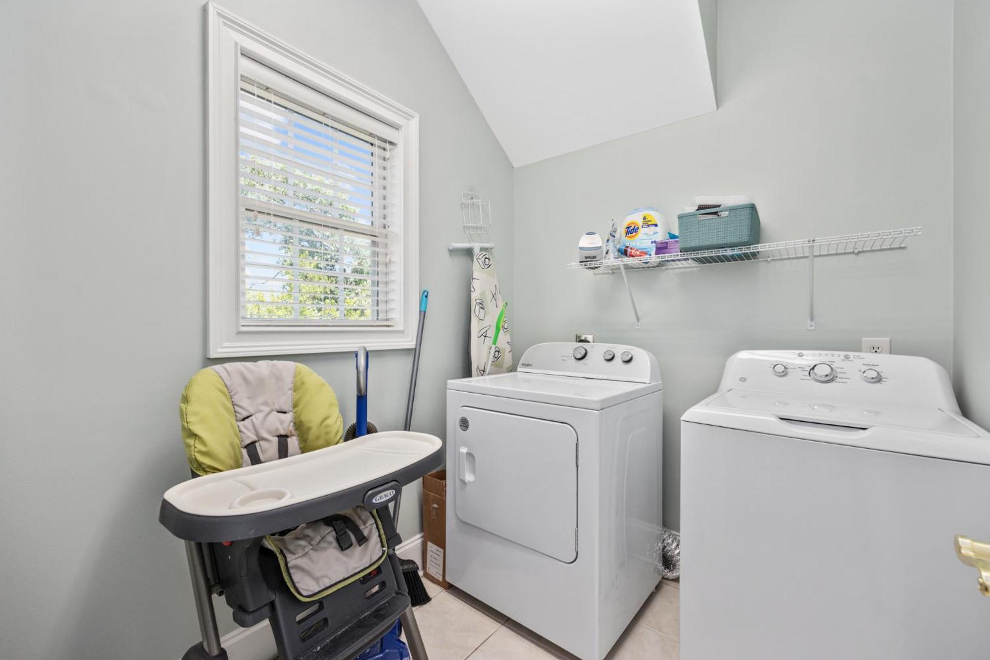 New Listing, 2min Walk To Beach, Single Family Home, Pet Friendly, Hottub, Smart Tv, Sleeps 10, Private Backyard Villa Myrtle Beach