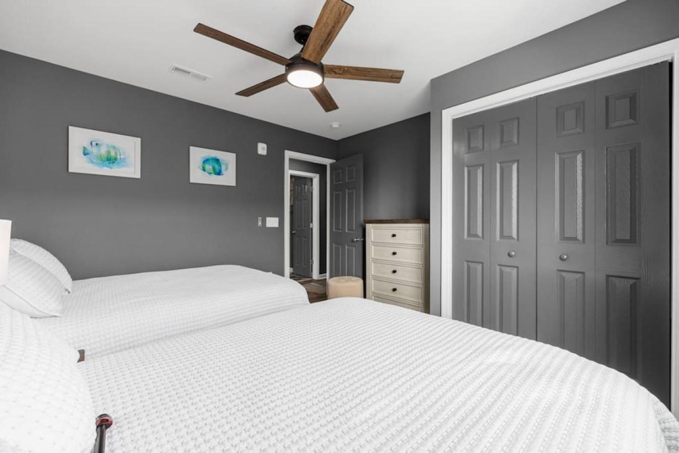Oceanfront Near Main St - Pool - Totally Beachin Apartment