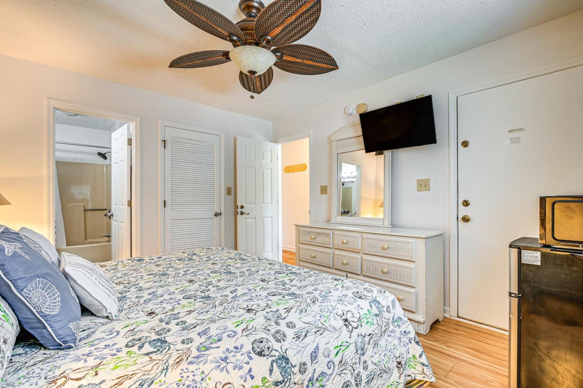 Apartment Comfy Myrtle - 3 Mi To Fishing Pier!