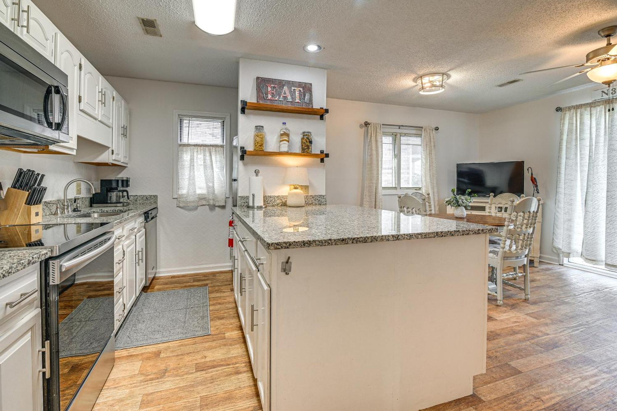 Apartment Comfy Myrtle - 3 Mi To Fishing Pier!