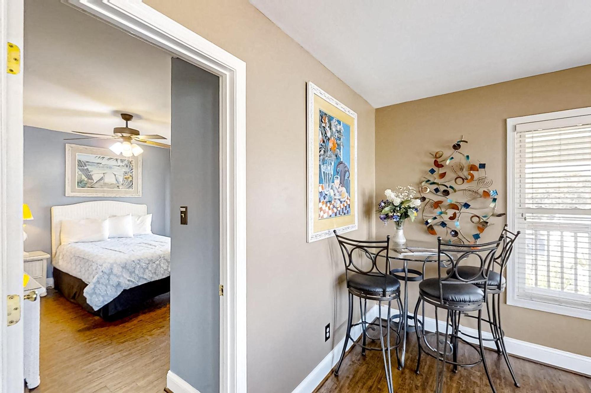 Island Palms C-3 Apartment