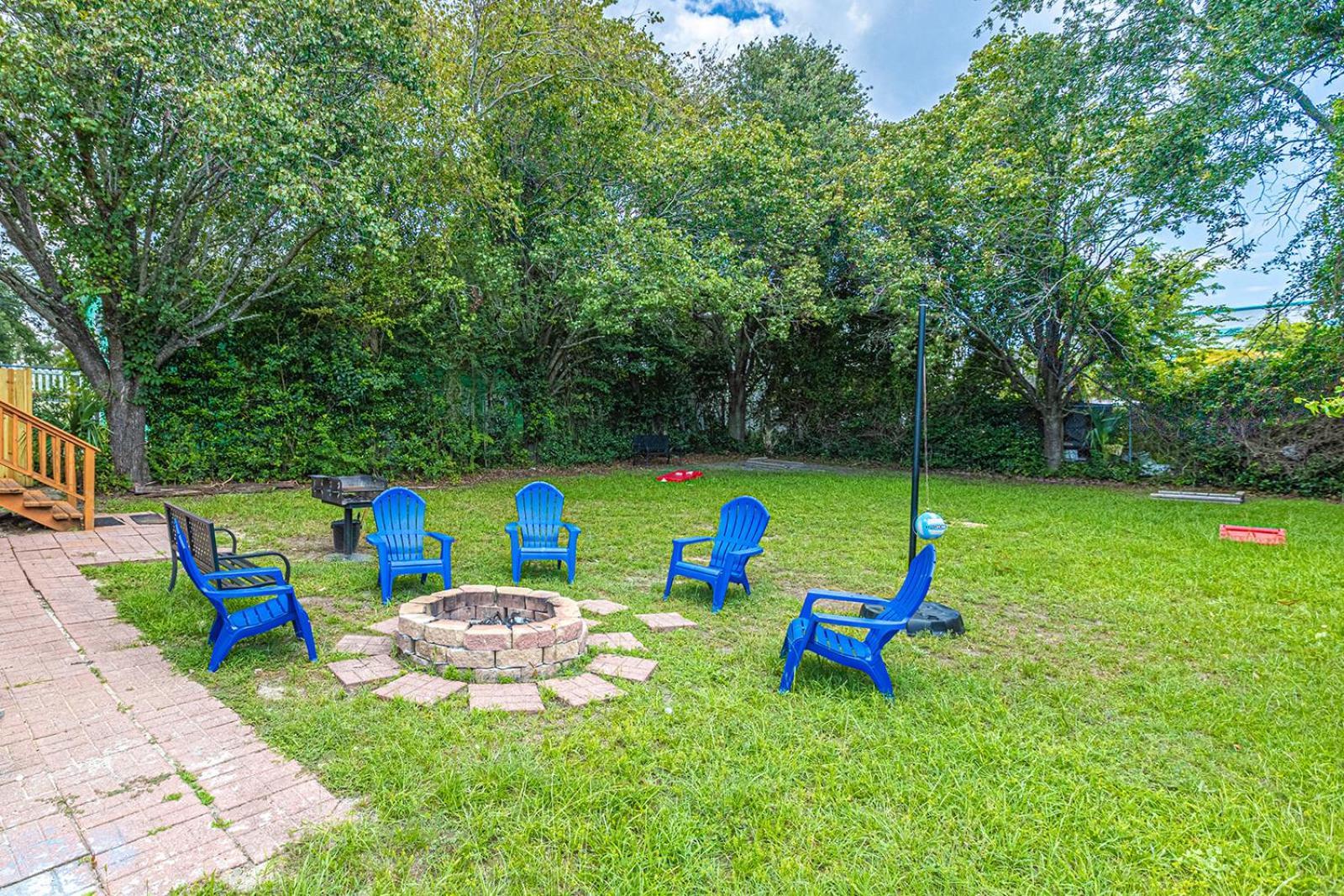 Gorgeous Centrally Located Ocean View 2 King, Huge Private Yard & Deck, Firepit, Bbq, & Game Tables Myrtle Beach