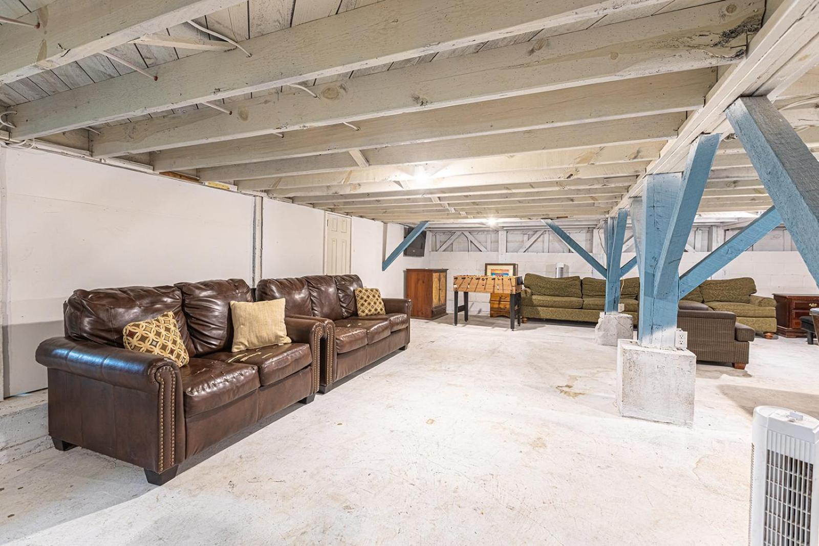Gorgeous Centrally Located Ocean View 2 King, Huge Private Yard & Deck, Firepit, Bbq, & Game Tables * Myrtle Beach