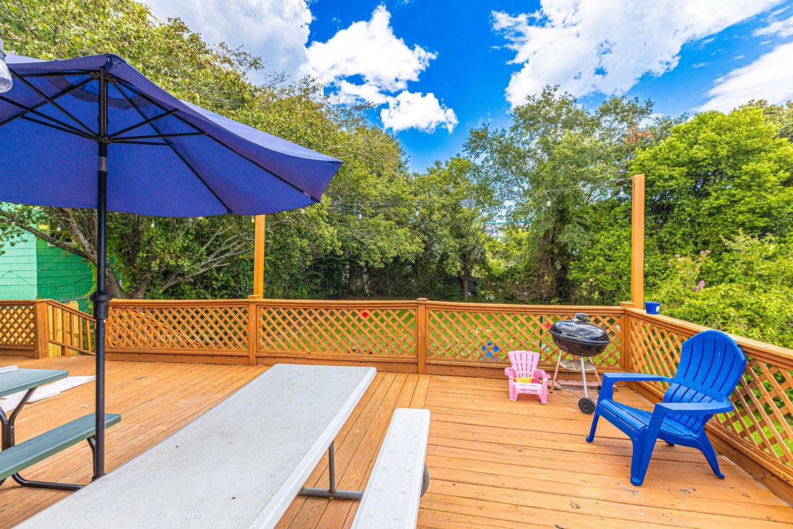 Holiday home Gorgeous Centrally Located Ocean View 2 King, Huge Private Yard & Deck, Firepit, Bbq, & Game Tables *