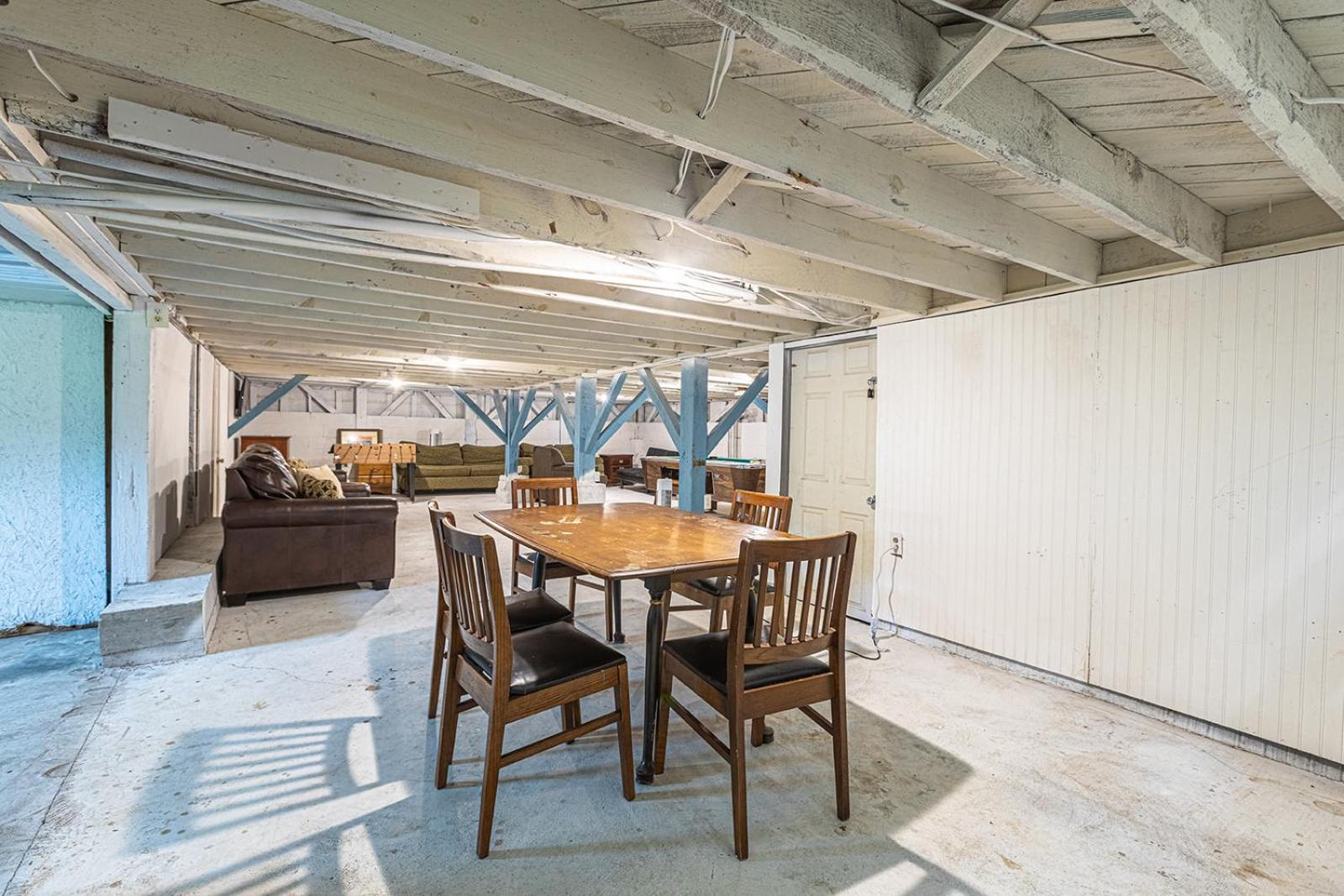 Gorgeous Centrally Located Ocean View 2 King, Huge Private Yard & Deck, Firepit, Bbq, & Game Tables Holiday home *