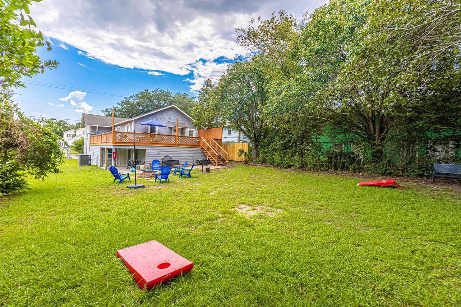 Holiday home Gorgeous Centrally Located Ocean View 2 King, Huge Private Yard & Deck, Firepit, Bbq, & Game Tables