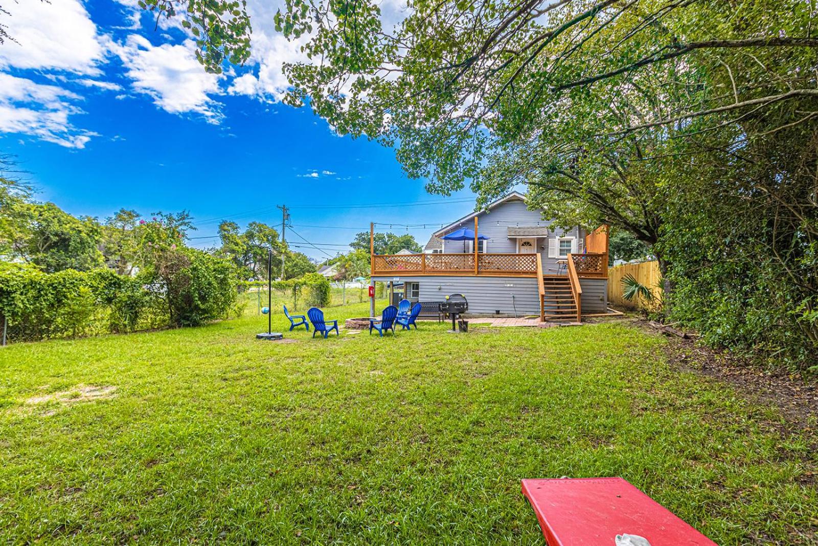 Holiday home Gorgeous Centrally Located Ocean View 2 King, Huge Private Yard & Deck, Firepit, Bbq, & Game Tables *