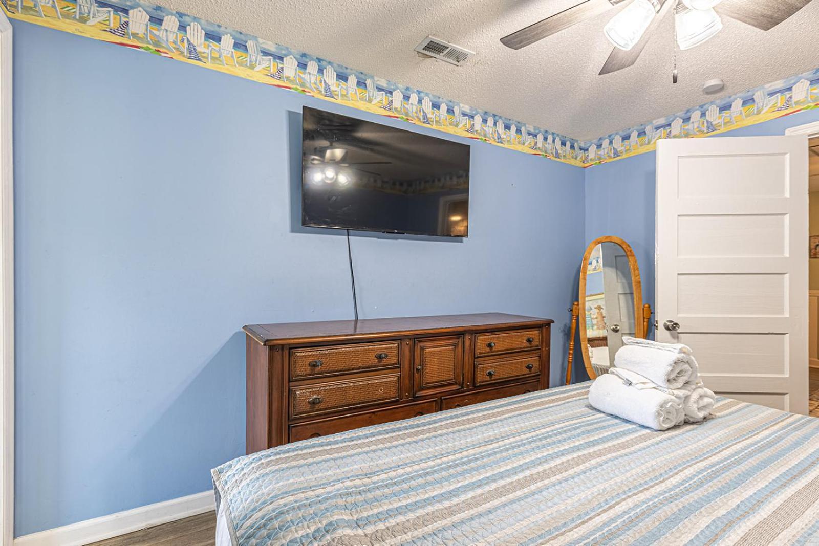 Holiday home Gorgeous Centrally Located Ocean View 2 King, Huge Private Yard & Deck, Firepit, Bbq, & Game Tables Myrtle Beach