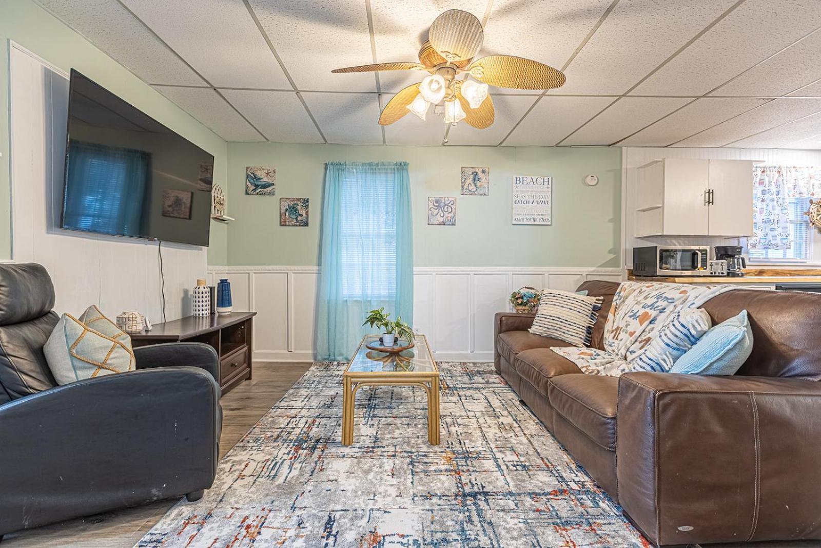 Gorgeous Centrally Located Ocean View 2 King, Huge Private Yard & Deck, Firepit, Bbq, & Game Tables