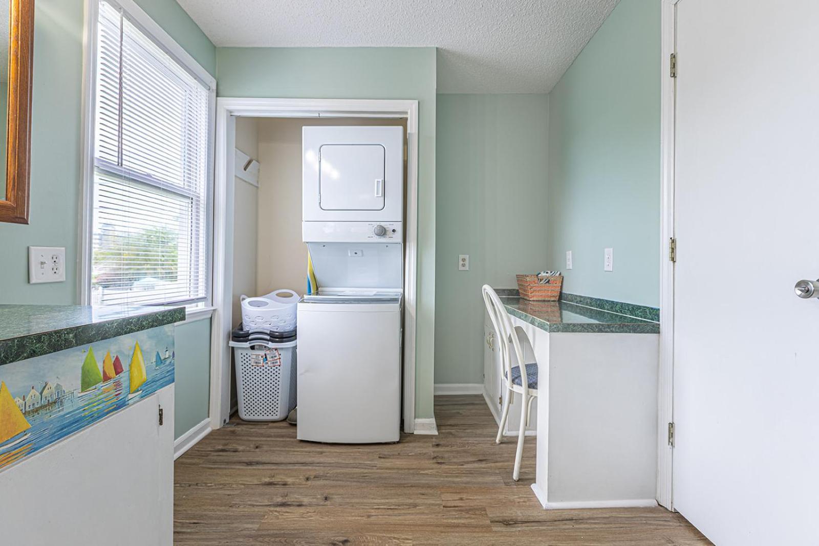 Holiday home Gorgeous Centrally Located Ocean View 2 King, Huge Private Yard & Deck, Firepit, Bbq, & Game Tables *