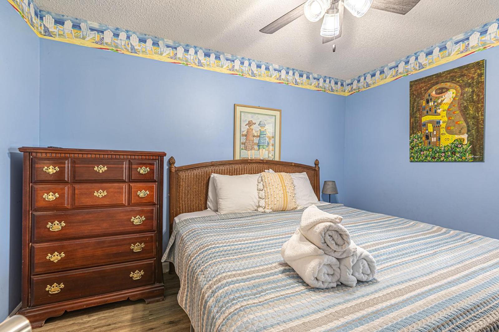 Gorgeous Centrally Located Ocean View 2 King, Huge Private Yard & Deck, Firepit, Bbq, & Game Tables * Myrtle Beach