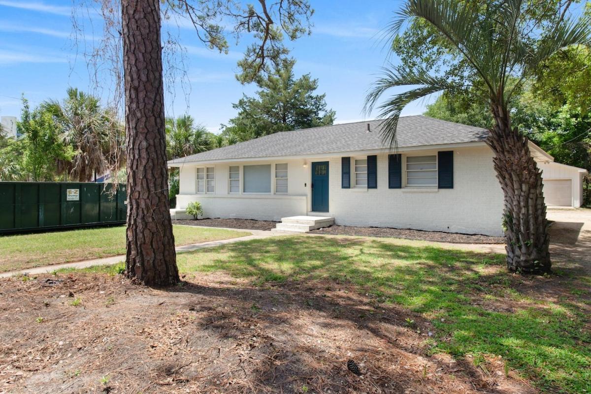 New Listing Just A 2 Min Walk To The Holiday home
