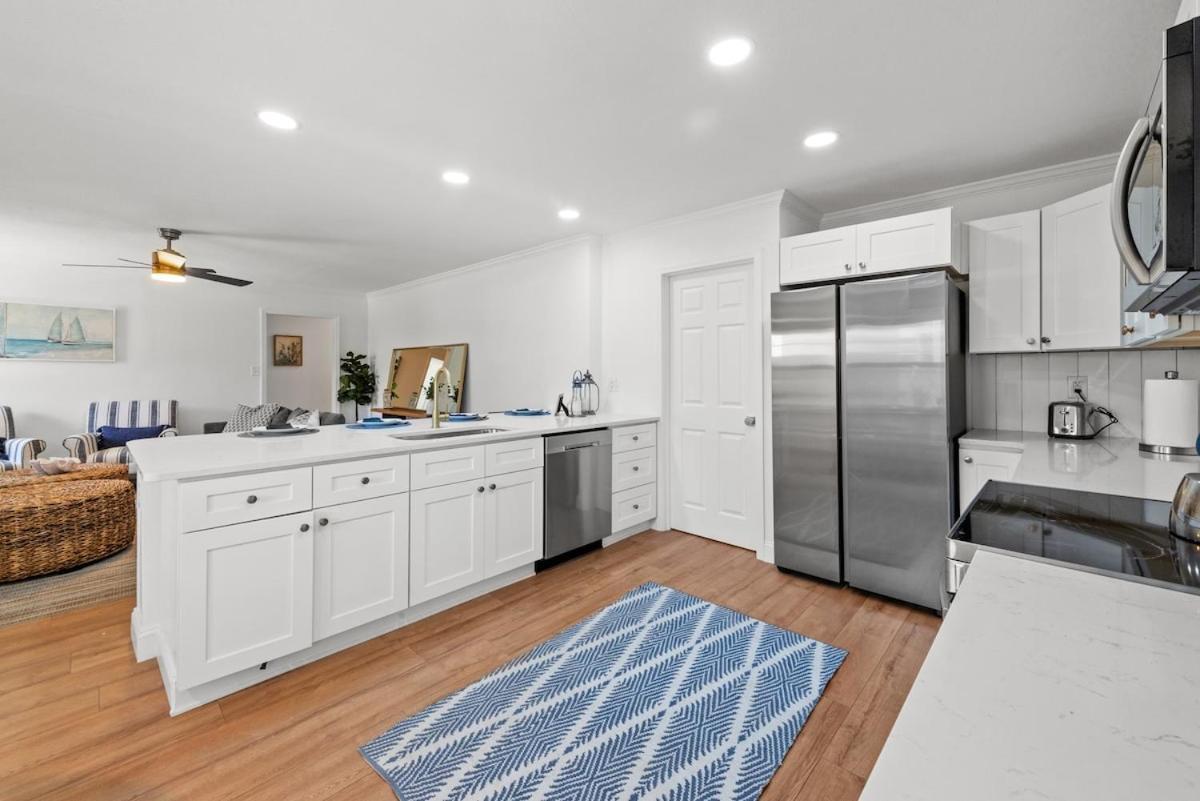 Cheerful 4 Bedroom 1 Block From The Myrtle Beach