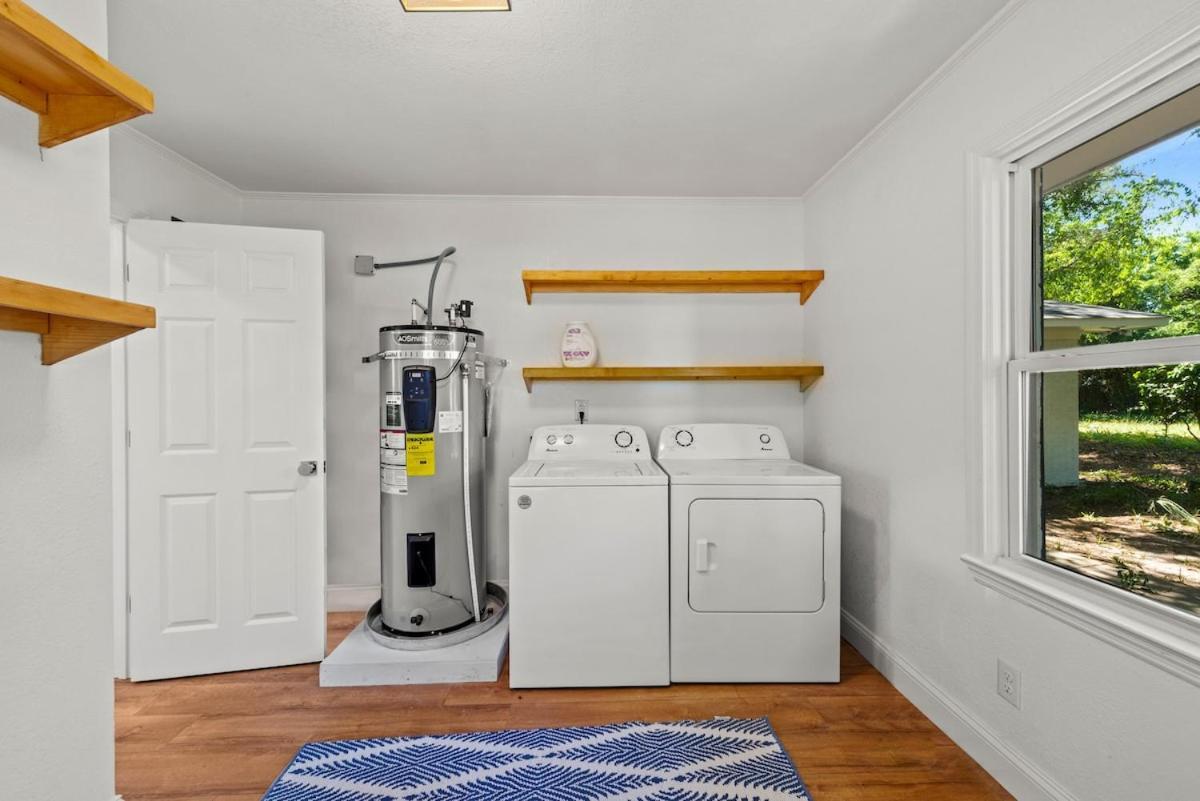 Holiday home Cheerful 4 Bedroom 1 Block From The