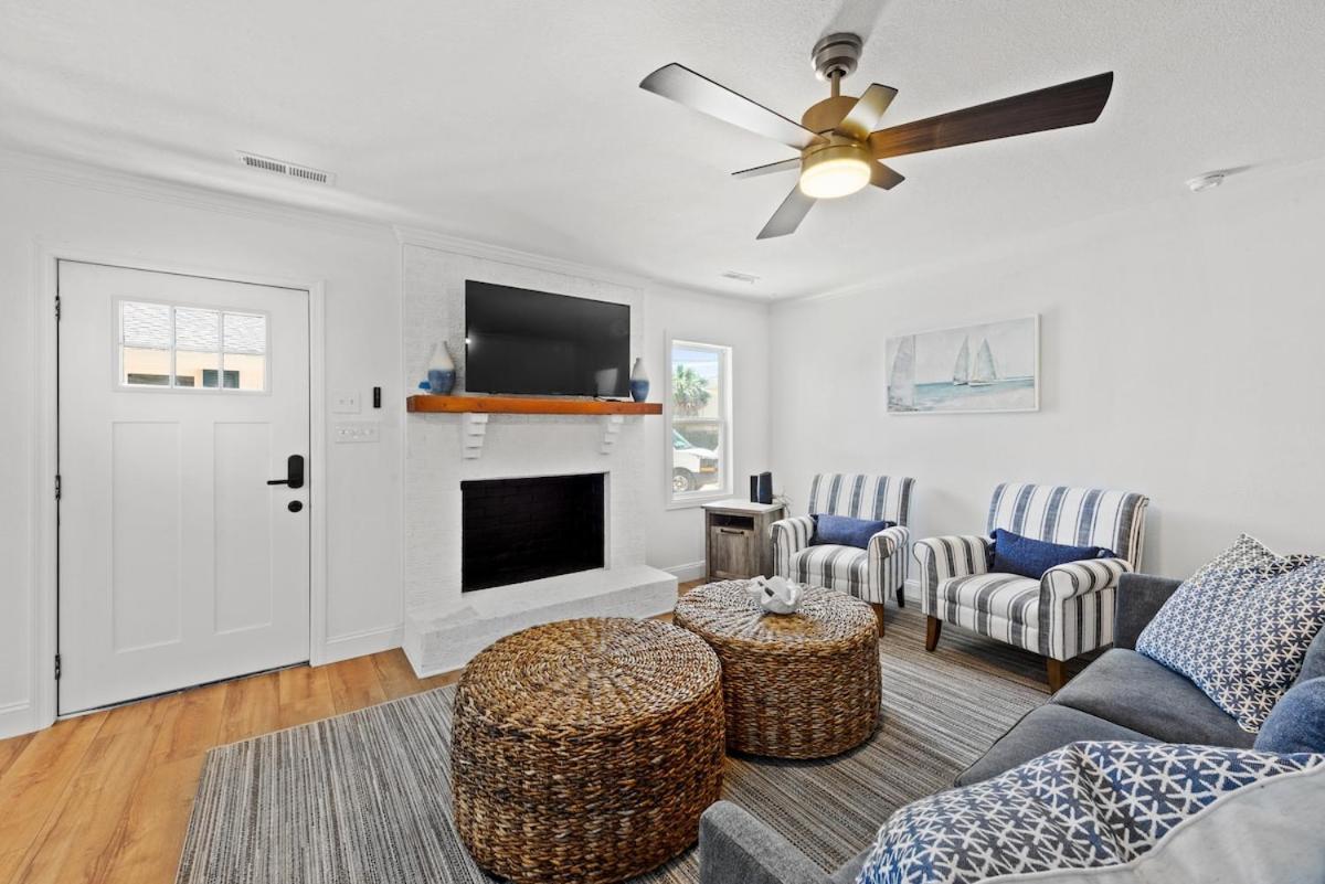 Holiday home Cheerful 4 Bedroom 1 Block From The *