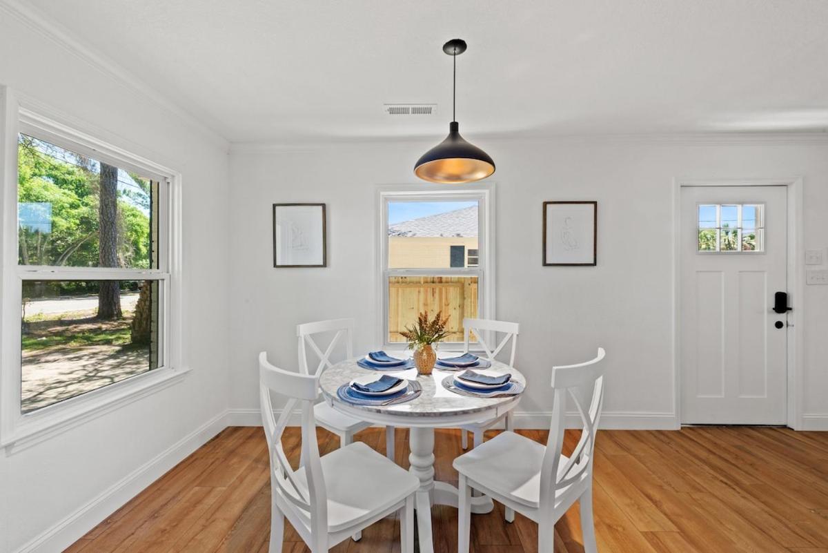 Cheerful 4 Bedroom 1 Block From The Holiday home Myrtle Beach