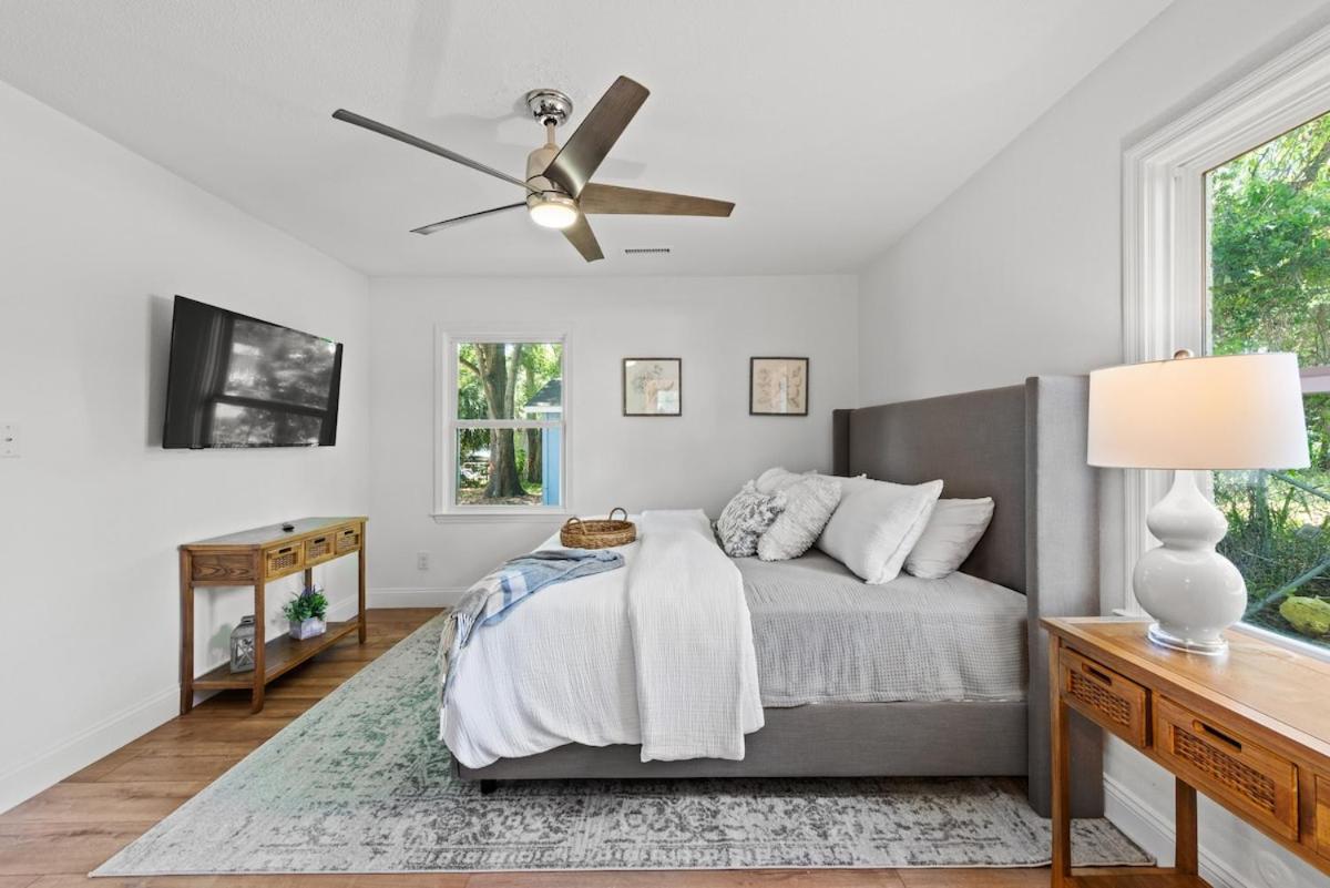 Cheerful 4 Bedroom 1 Block From The Myrtle Beach