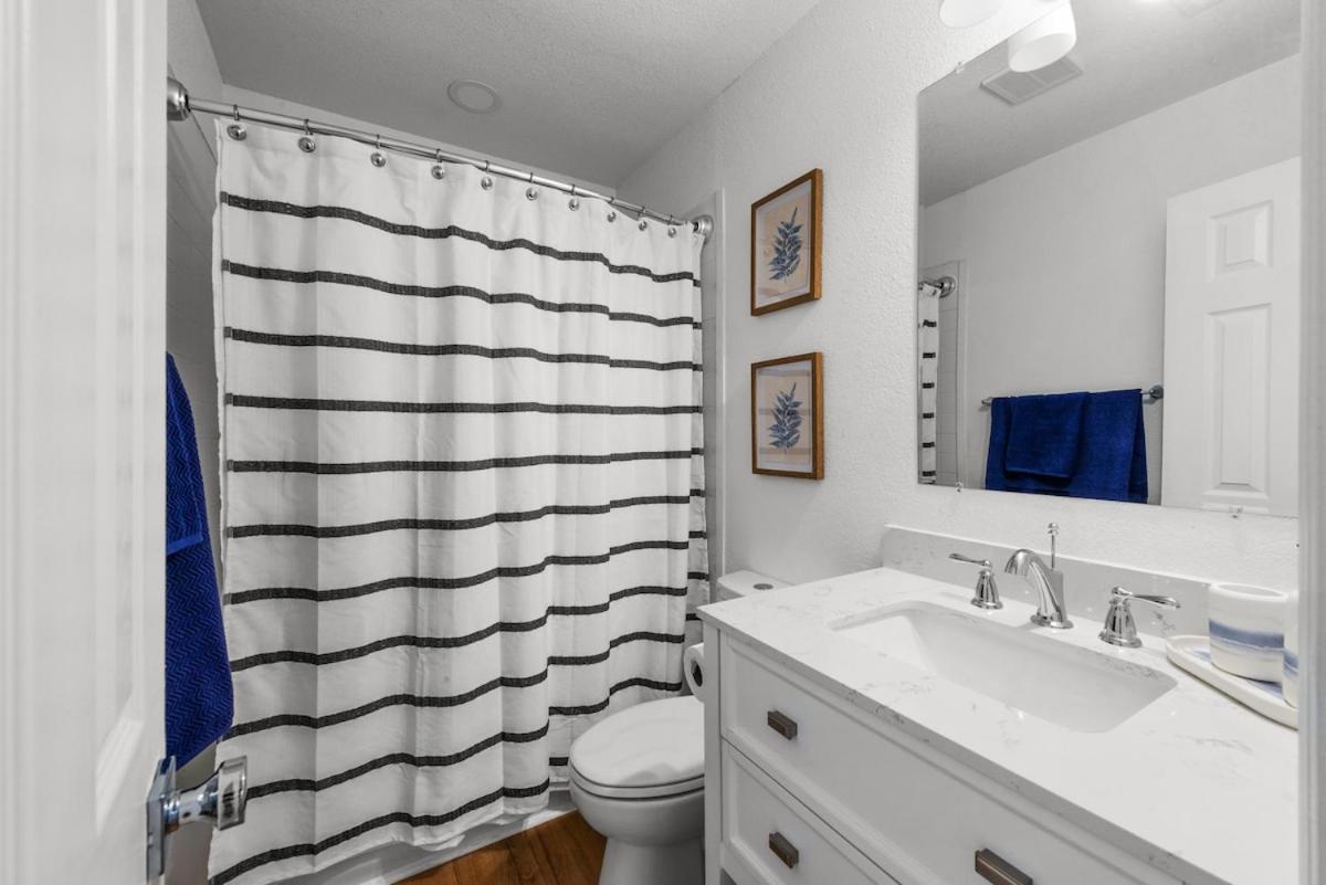 Holiday home Cheerful 4 Bedroom 1 Block From The