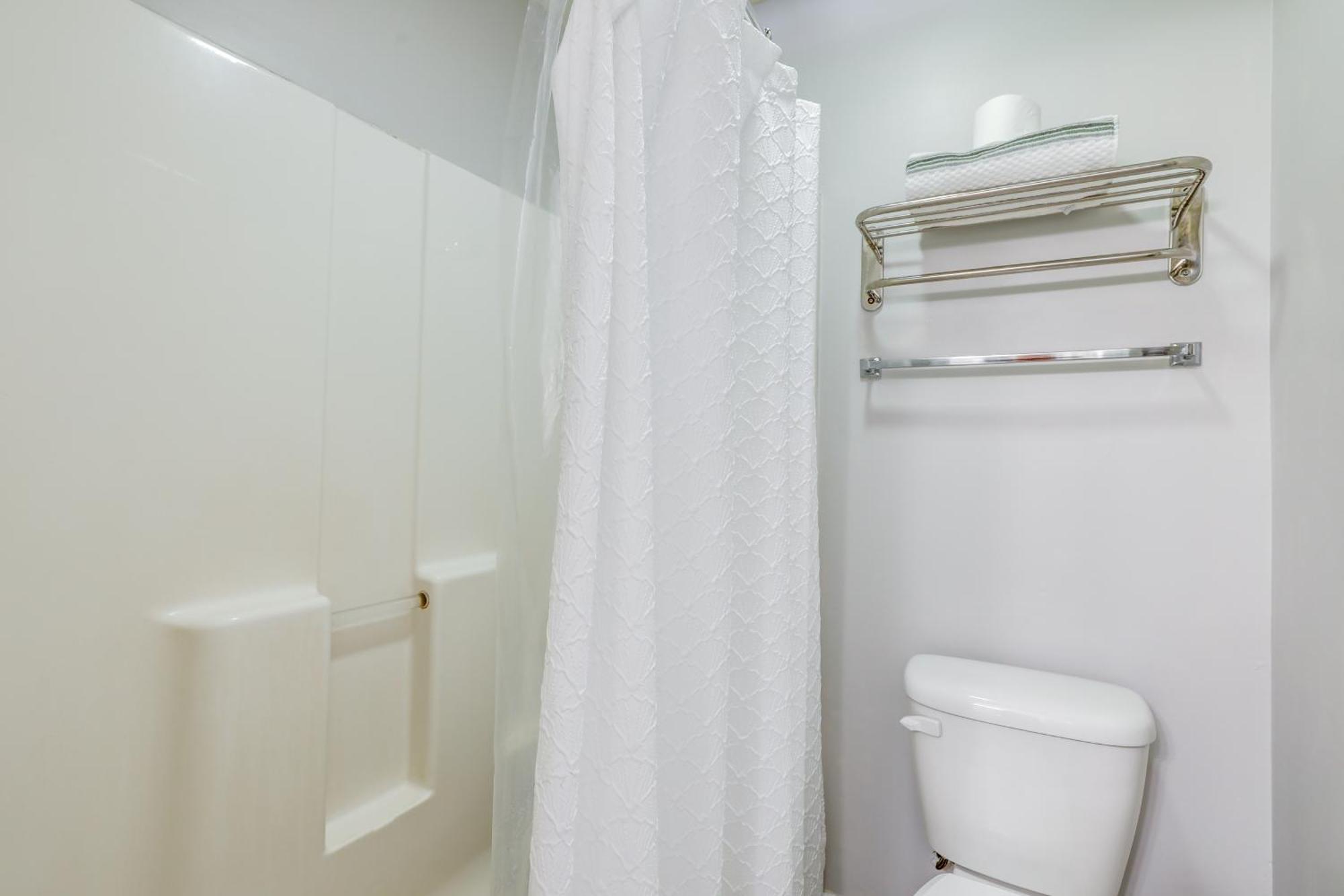 Southern Charm With Pool About 4 Mi To Broadway! Apartment *