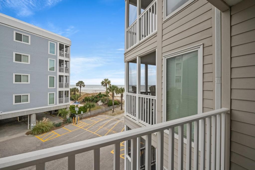 Apartment Pelicans Watch 209