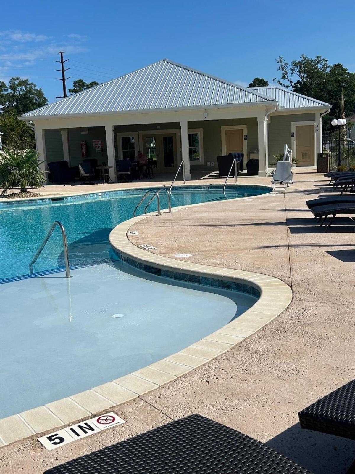 81 Delray Drive 3b Apartment *