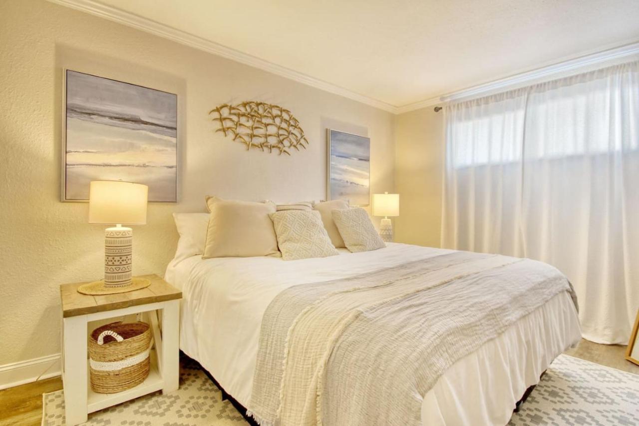 Steps To The Beach, Ocean Views, King Bed, Pool * Myrtle Beach