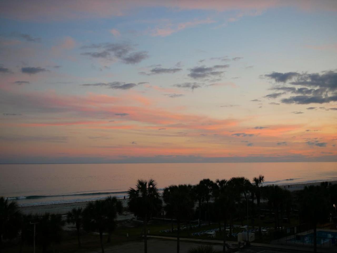Steps To The Beach, Ocean Views, King Bed, Pool Holiday home *
