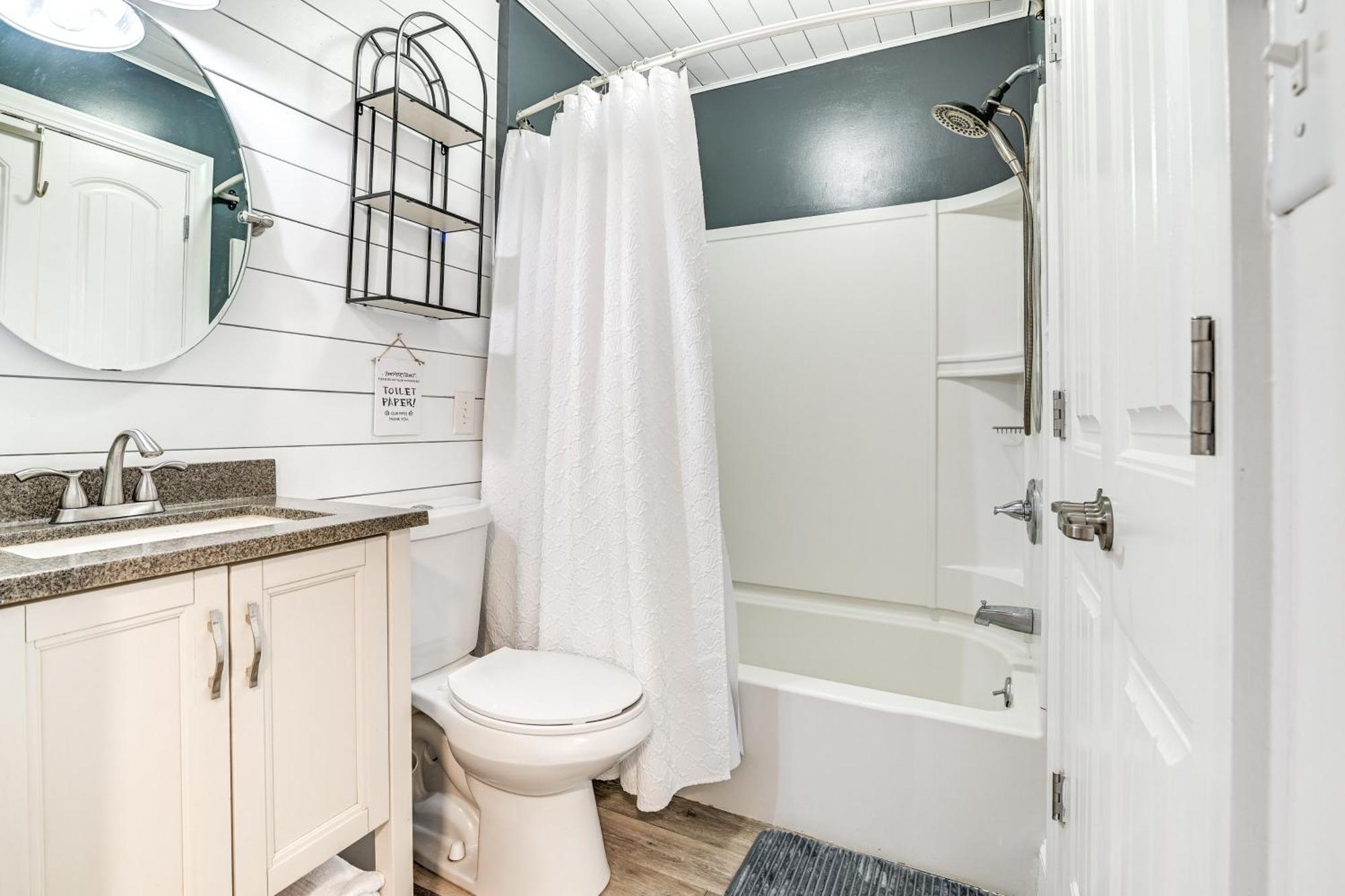 Holiday home Chic Murrells Inlet Getaway About 2 Mi To Marsh Walk! *