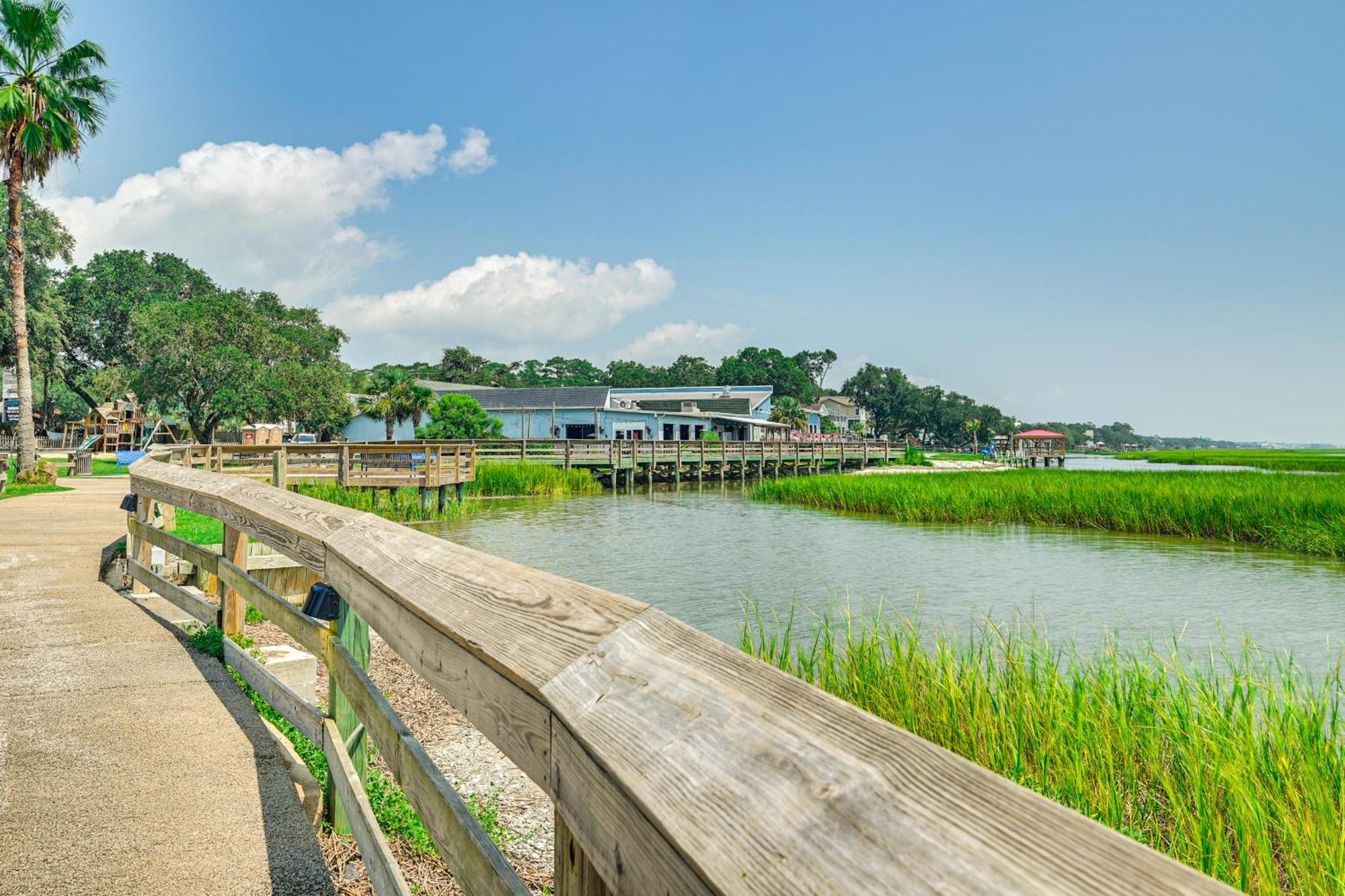 Holiday home Chic Murrells Inlet Getaway About 2 Mi To Marsh Walk! *