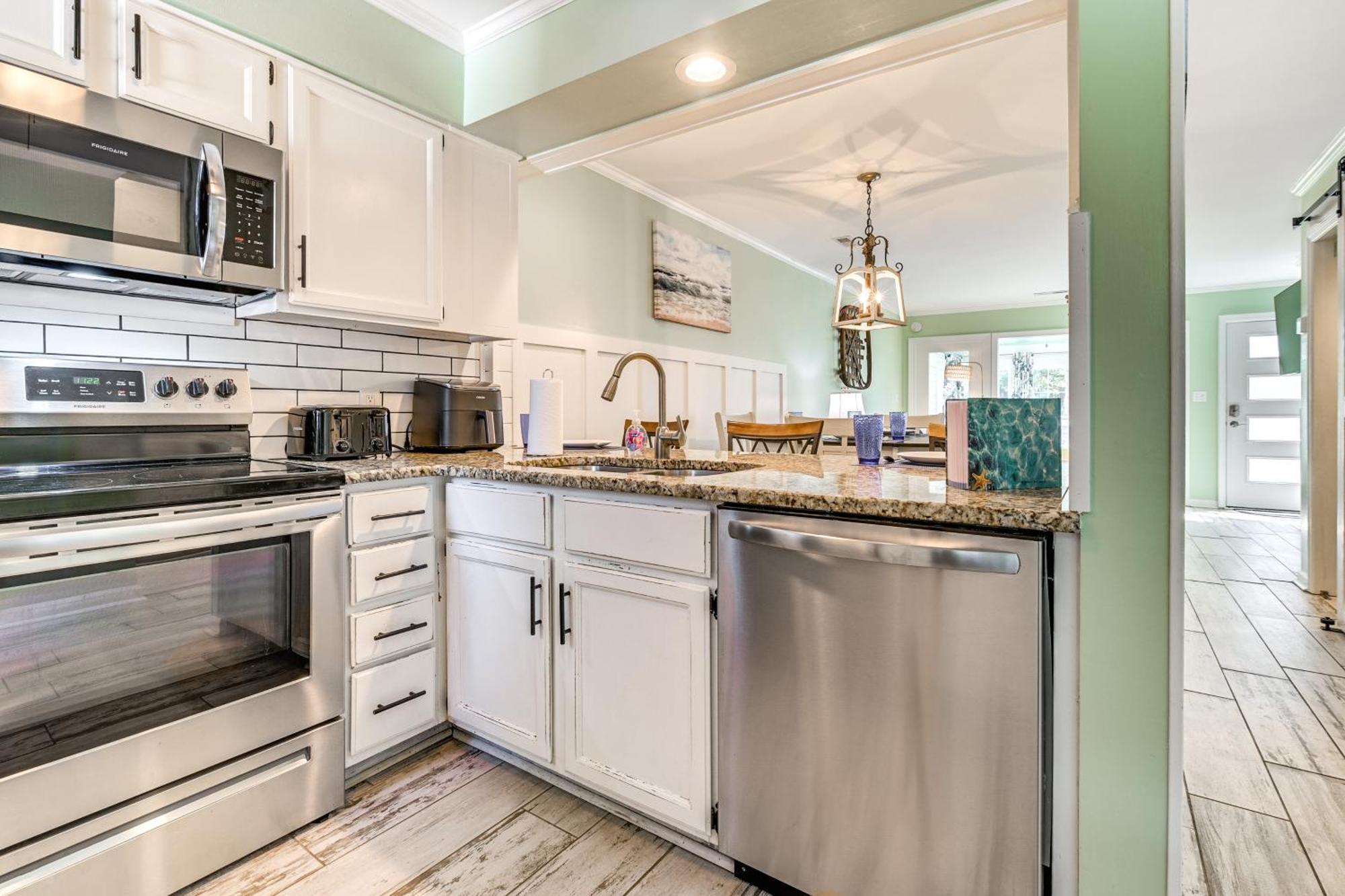 Chic Murrells Inlet Getaway About 2 Mi To Marsh Walk!
