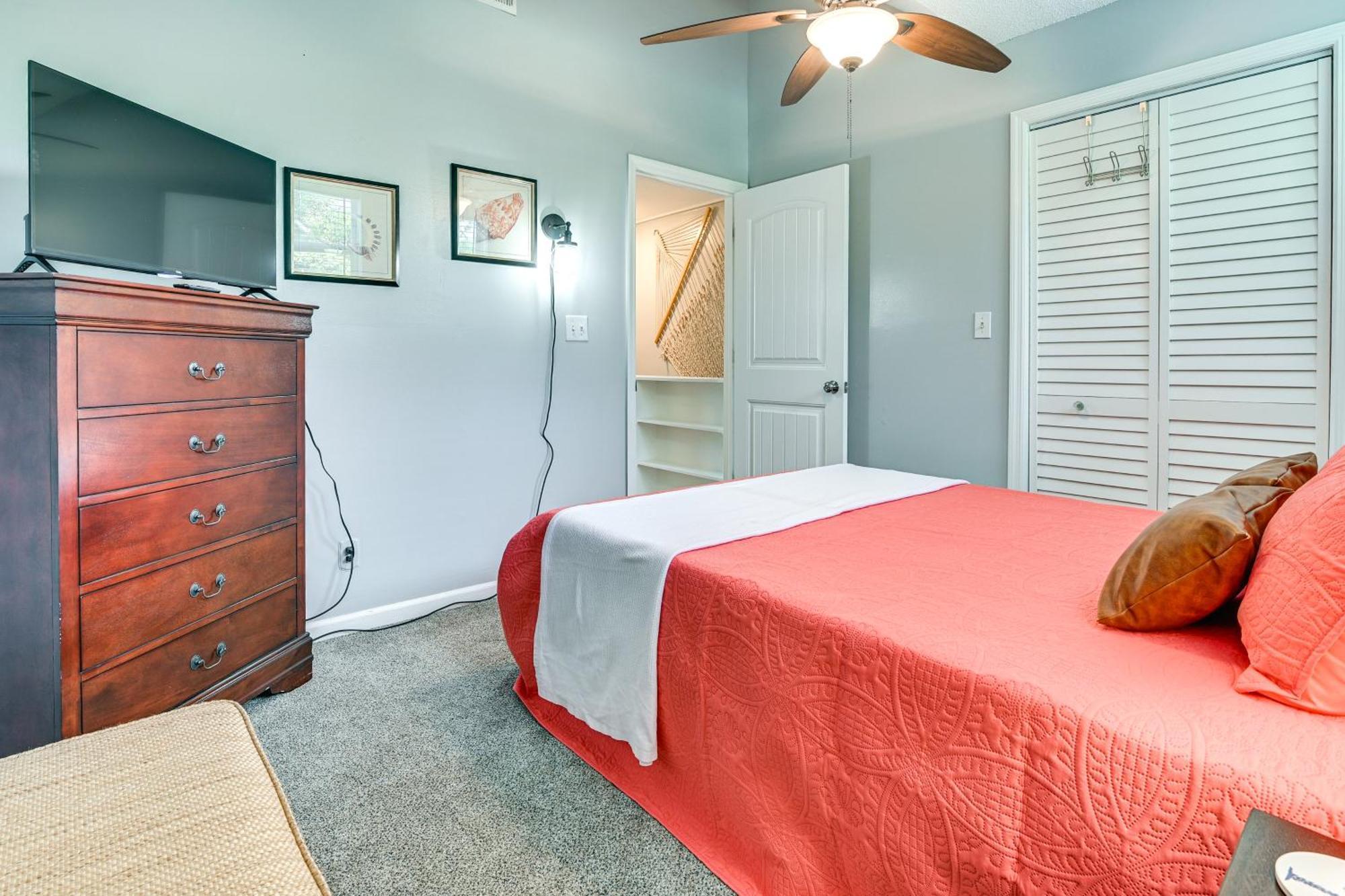 Holiday home Chic Murrells Inlet Getaway About 2 Mi To Marsh Walk! *