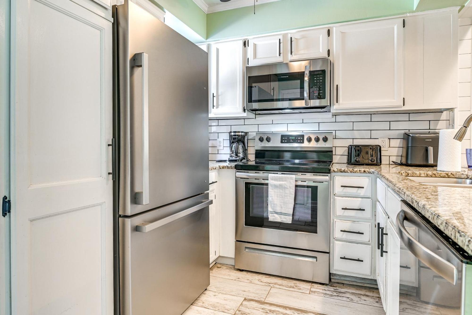 Holiday home Chic Murrells Inlet Getaway About 2 Mi To Marsh Walk! *