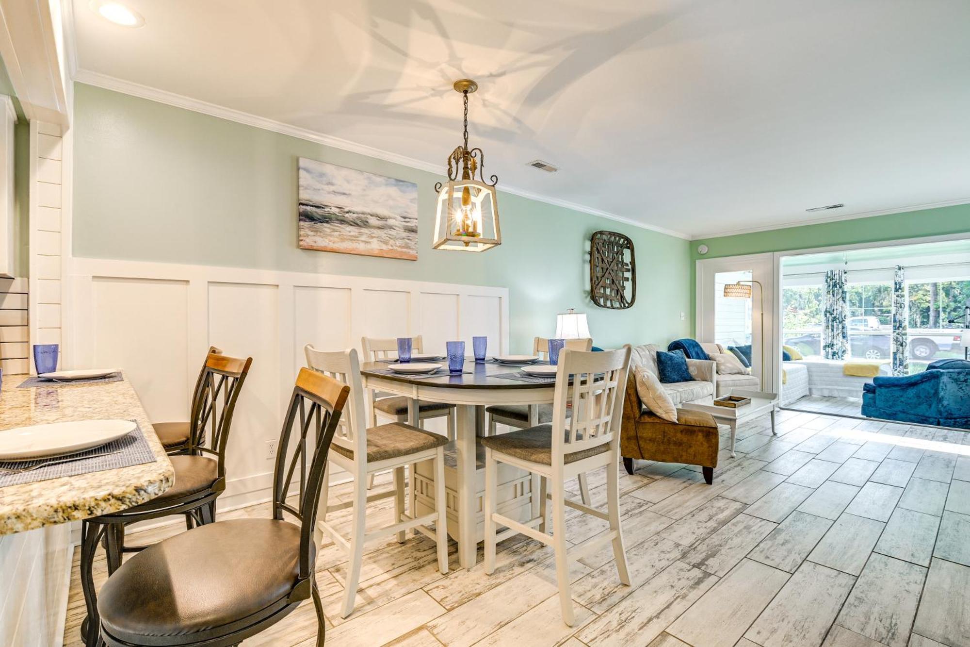 Chic Murrells Inlet Getaway About 2 Mi To Marsh Walk! Holiday home