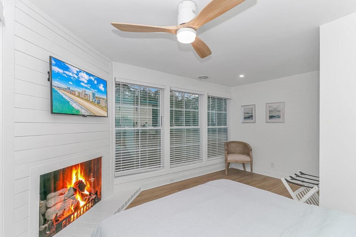 Sunny Shore Retreat Near Holiday home *