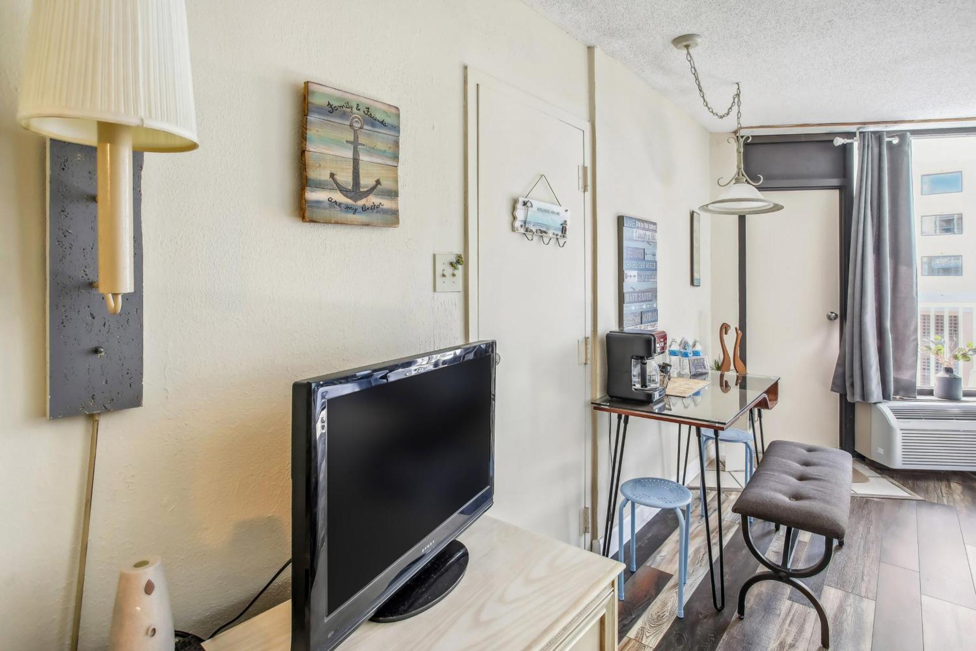 Apartment Caravelle Tower Walk To *