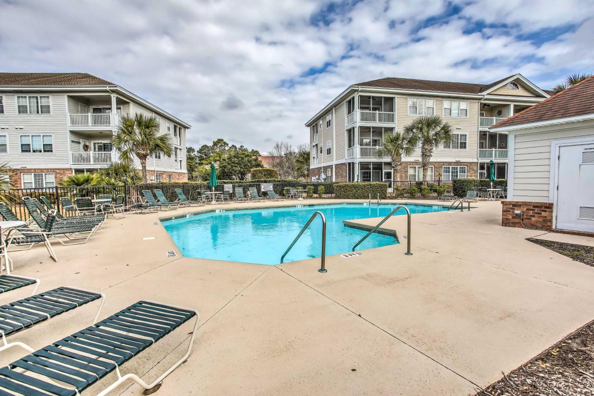 Apartment Barefoot Pool, Golf, And Beach!